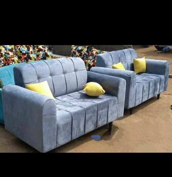 Ensemble canapé et poufs en velours