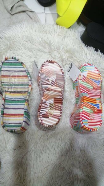 Claquettes élégantes féminines