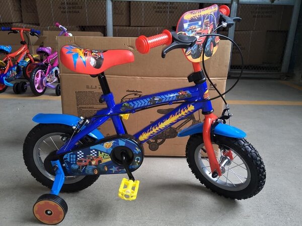 Vélo enfant avec stabilisateurs