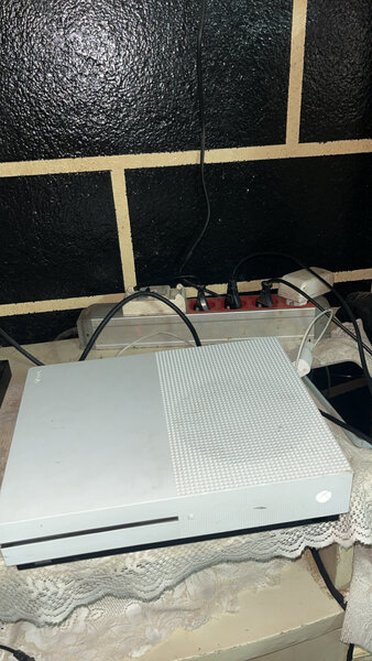 Console de Jeu avec Manettes