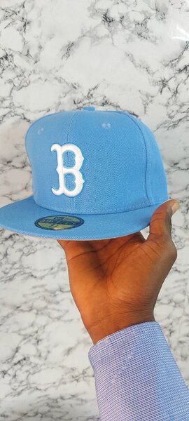 Casquette B en bleu ciel New Era