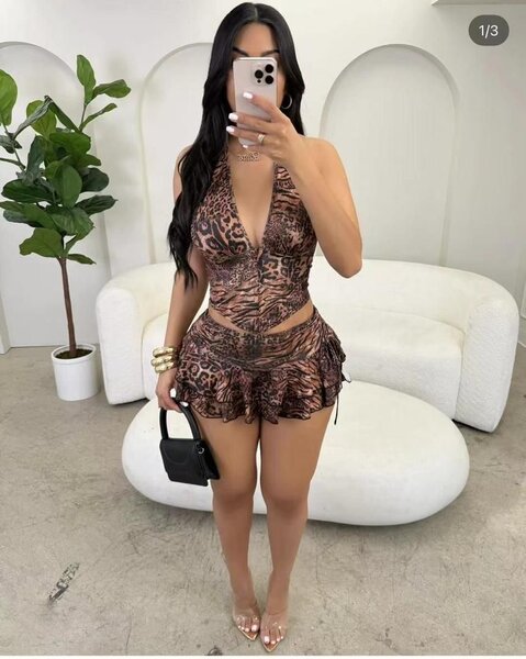 Robe dos nu enchaînée