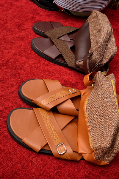 Sandales en cuir marron pour homme