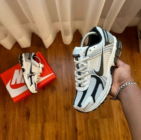 Nike Vomero 5