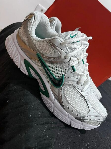 Nike V5 RNR dans carton