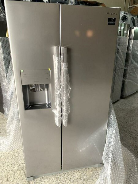 Réfrigérateur américain Hisense argent