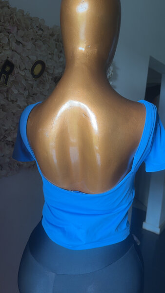 Top bleu à manches courtes