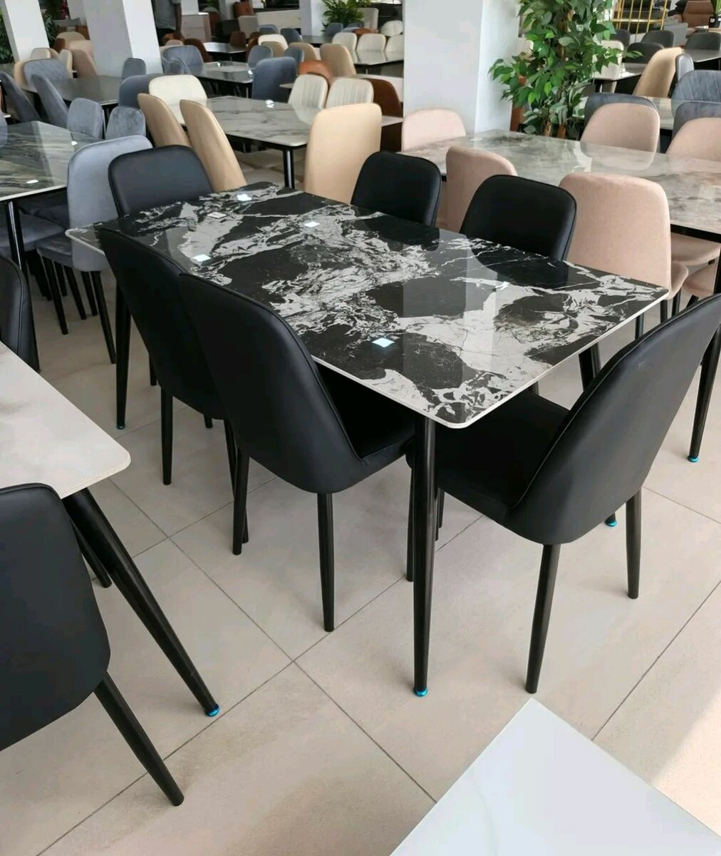 Table à manger moderne en bois