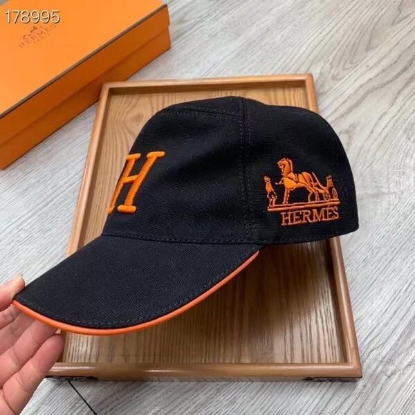 Casquette HERMES noire avec logo orange