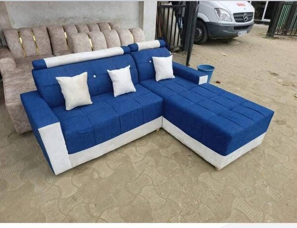 Canapé d'angle bleu et blanc en tissu