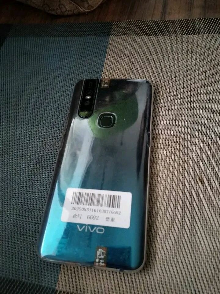 Smartphone Vivo avec caméra pop-up