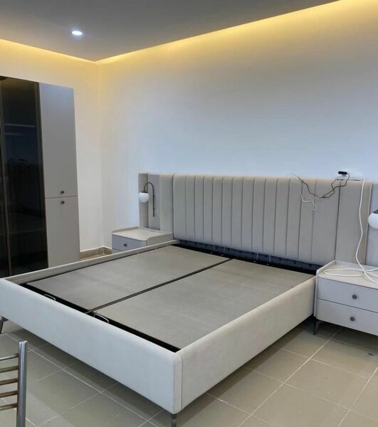 Lit moderne avec rangement intégré