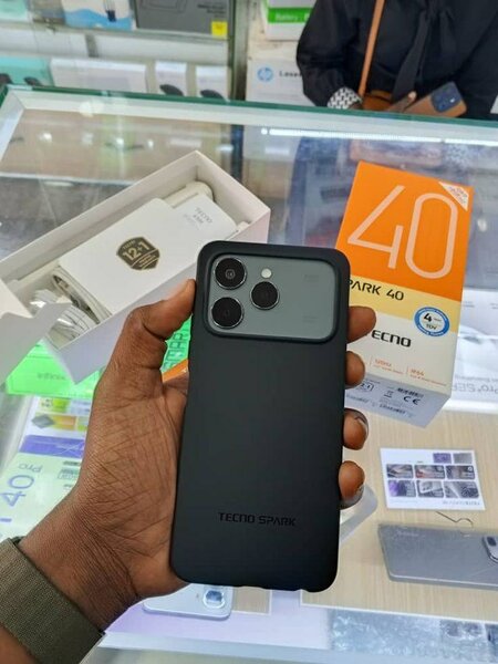Téléphone TECNO SPARK 40