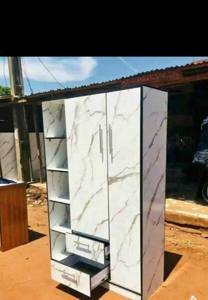 Armoire moderne en marbre blanc