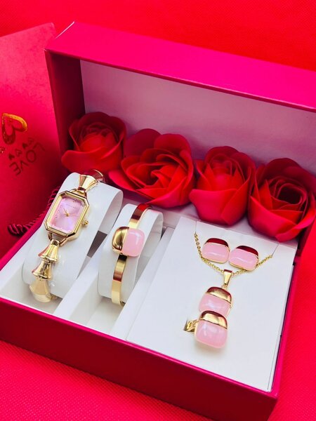 Ensemble de bijoux en or rose pour femme