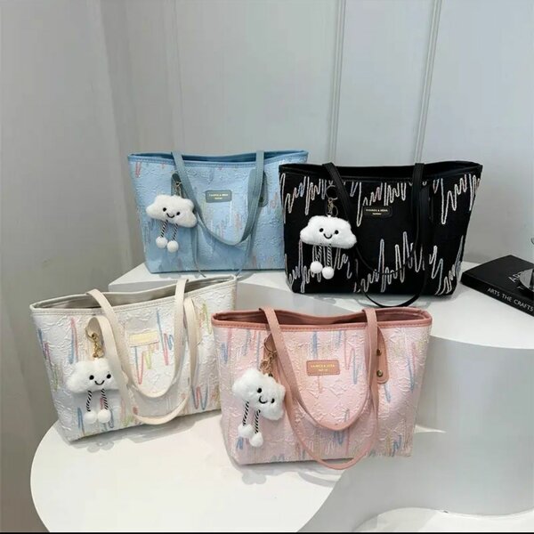 Sac fourre-tout avec pendentif en peluche