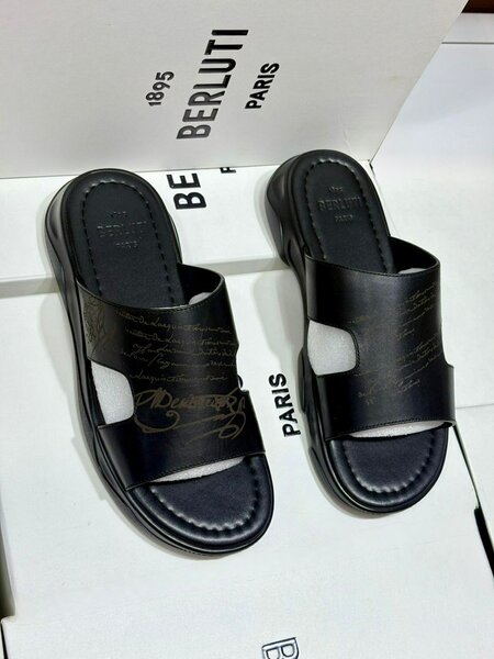 Sandales en cuir pour homme Prada, Berluti, Louis Vuitton