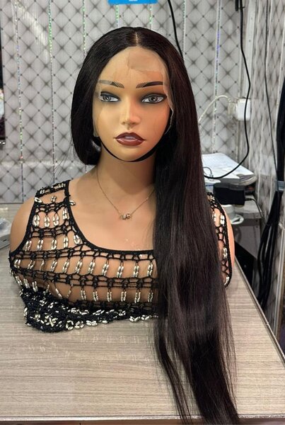 Perruque longue en dentelle