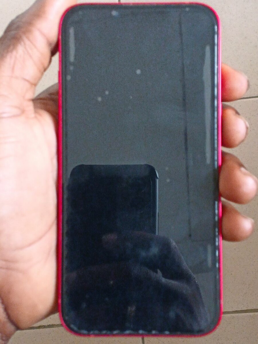 iPhone 13 rouge casi neuf