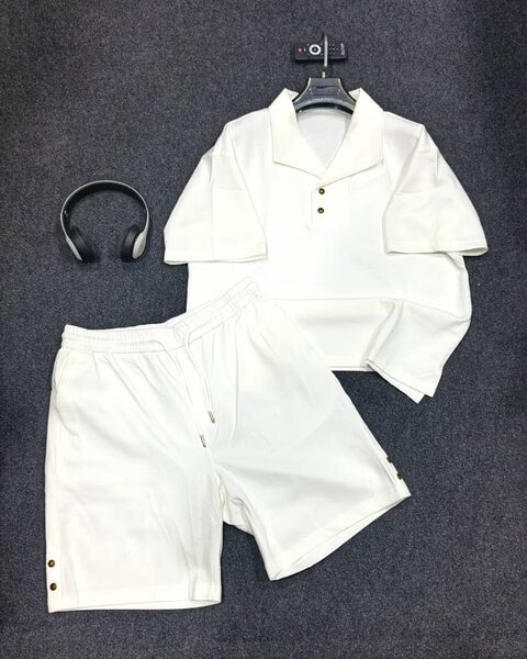 Ensemble short homme élégant