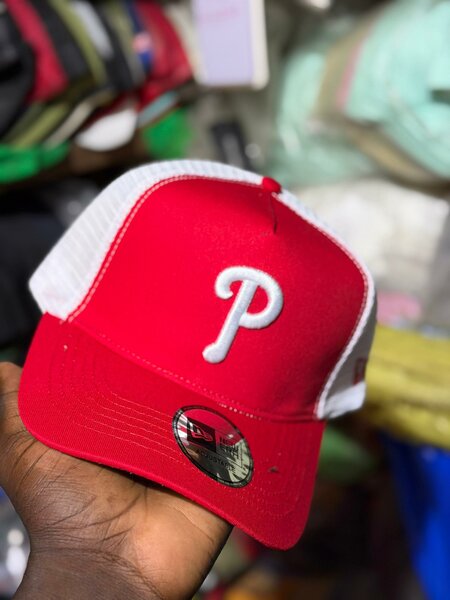 Casquette rouge à filet