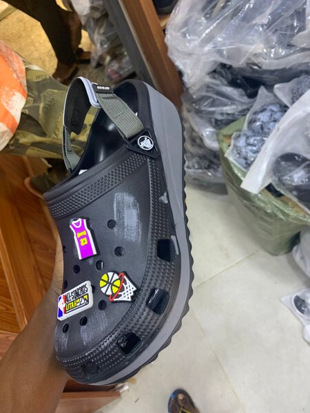 Chaussures Crocs NBA noir homme