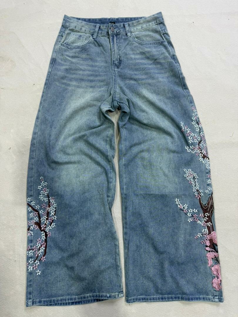 Jean large brodé avec motifs