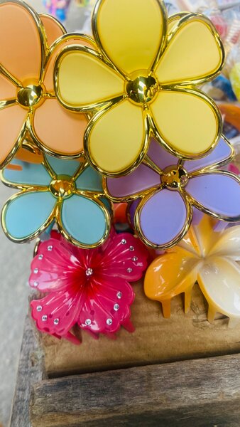Pinces à cheveux florales colorées