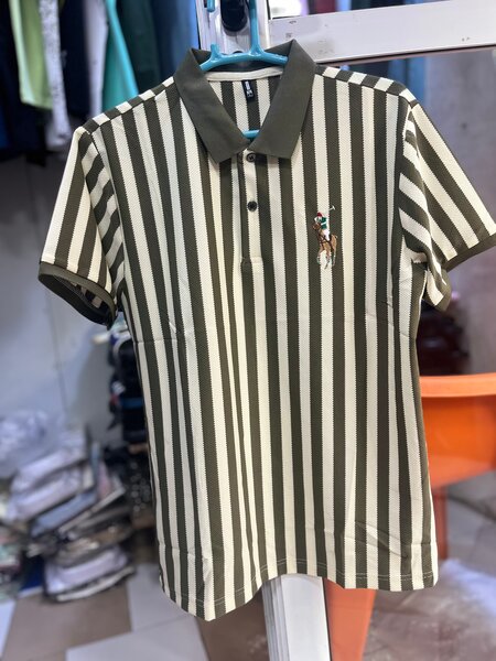 Polo rayé élégant