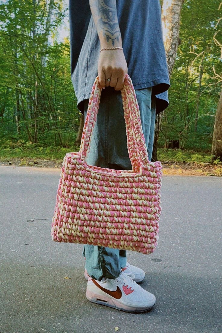 Sac à main tricoté en crochet