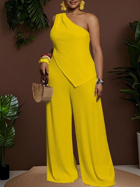 Combinaison élégante asymétrique