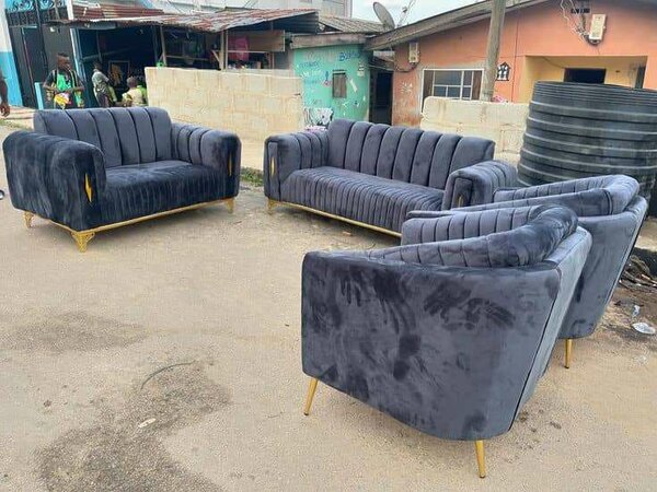 Ensemble canapé et fauteuils gris foncé