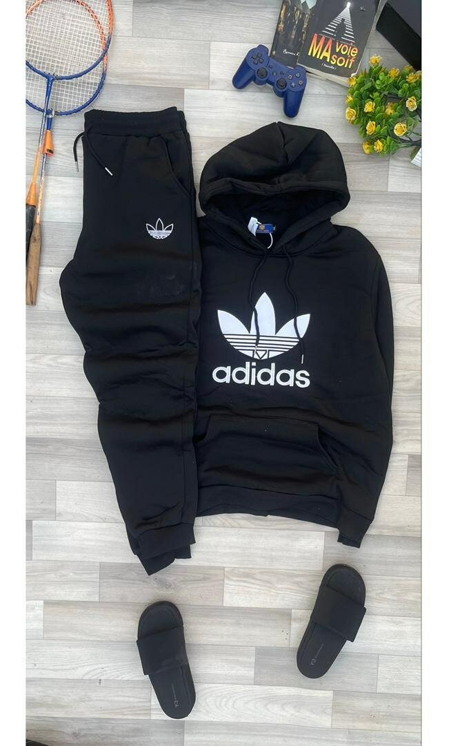 Sweatshirt et pantalon Essentials Lacoste Adidas