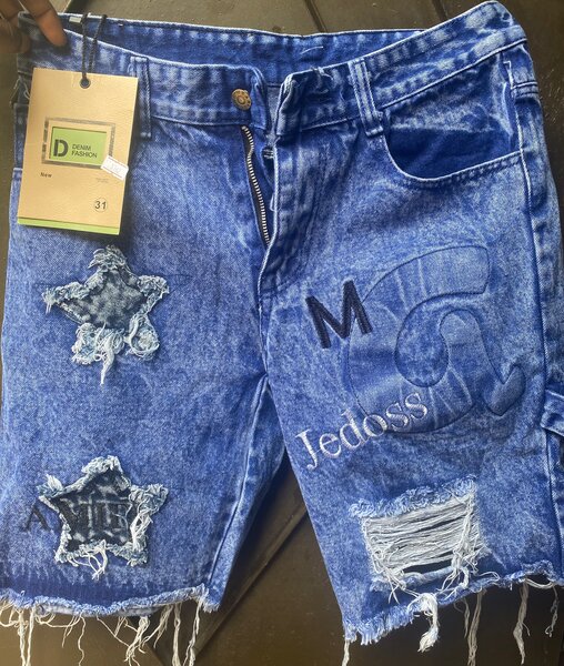 Short en jean déchiré