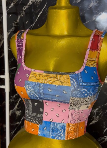 Crop top multicolore patchwork bandana