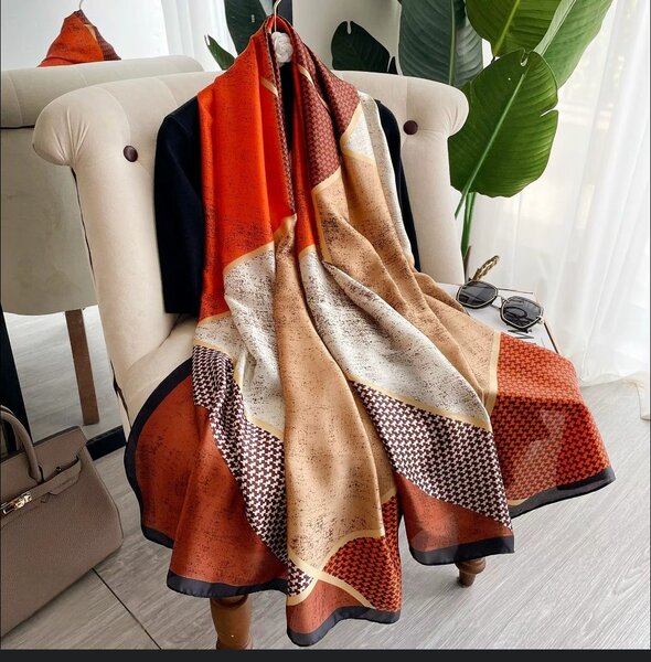 Écharpe élégante en soie