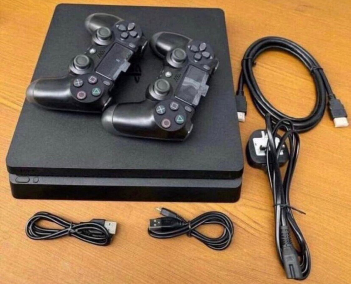 Console PS4 Sony avec 2 manettes