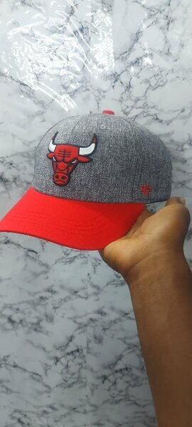 Casquette grise/rouge Chicago Bulls neuve