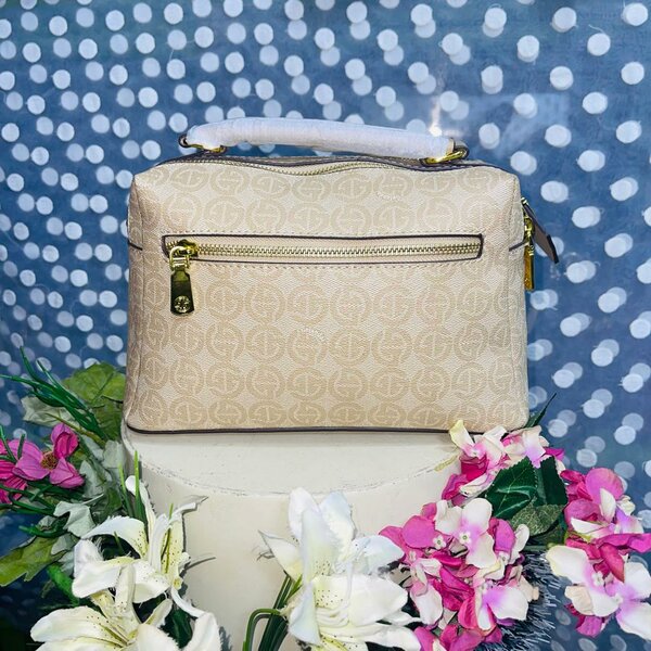 Sac à main beige élégant