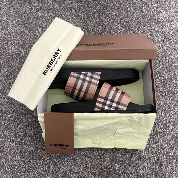 Claquettes Burberry Luxe