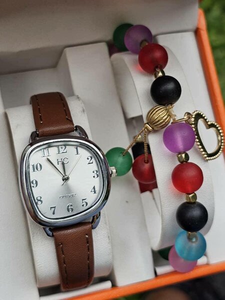 Montre élégante avec bracelet coloré