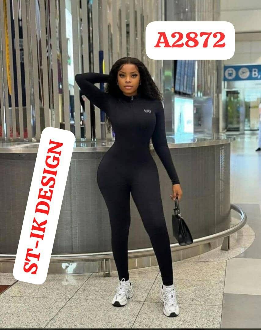 Combinaison moulante élégante