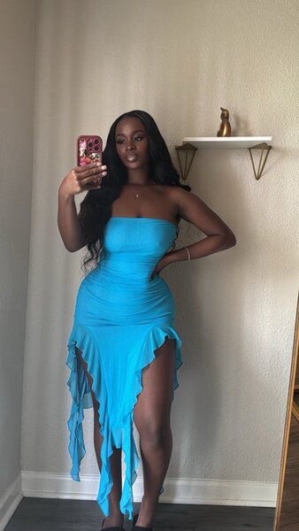 Robe asymétrique bleue élégante