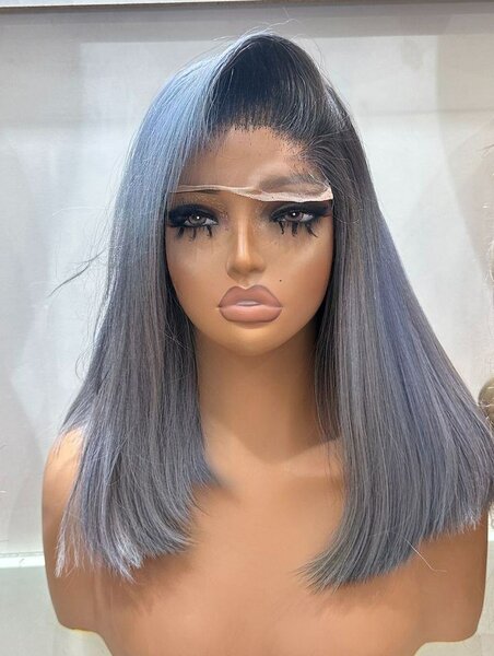 Perruque grise droite