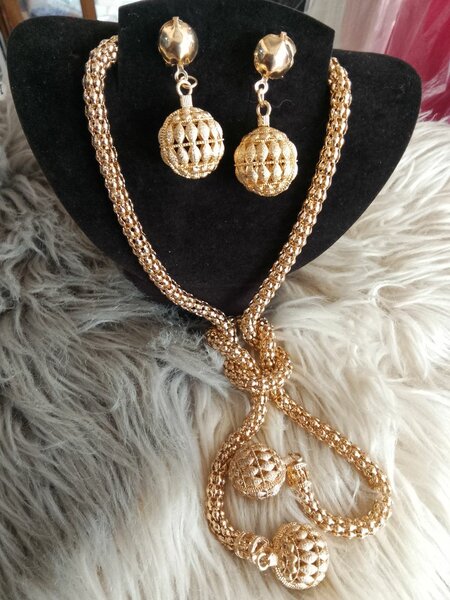 Parure de bijoux en or - Collier et boucles d'oreilles