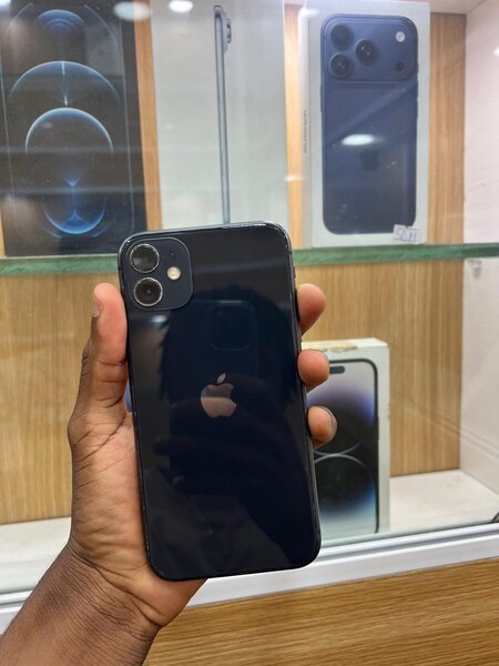 iPhone 11 quasi neuf