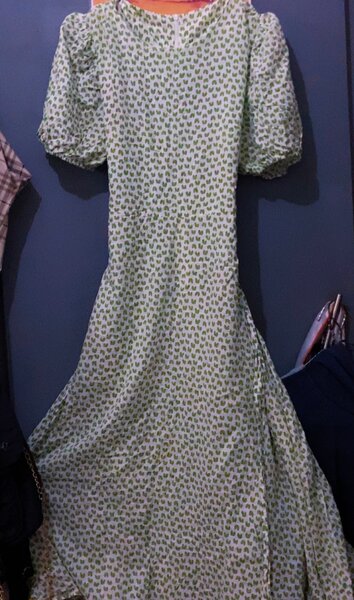 Robe à manches bouffantes fleurie