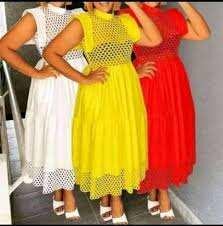 Robe Midi en Dentelle Élégante