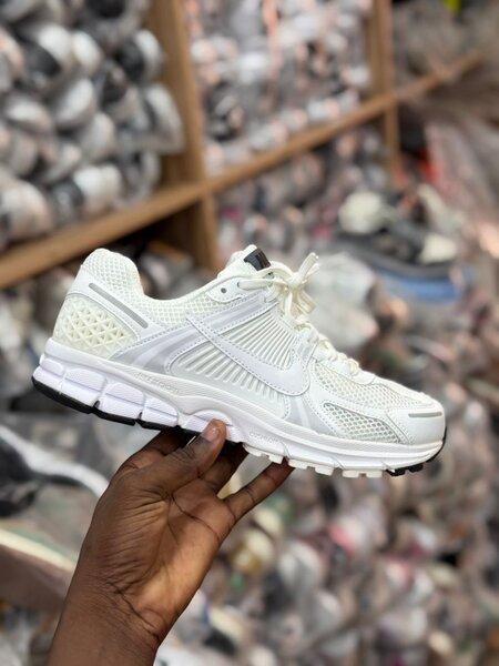 Chaussures Nike blanches homme