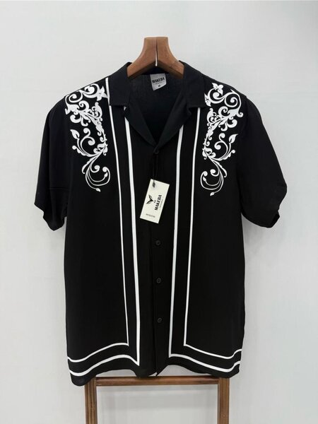 Chemise Noire à Motifs